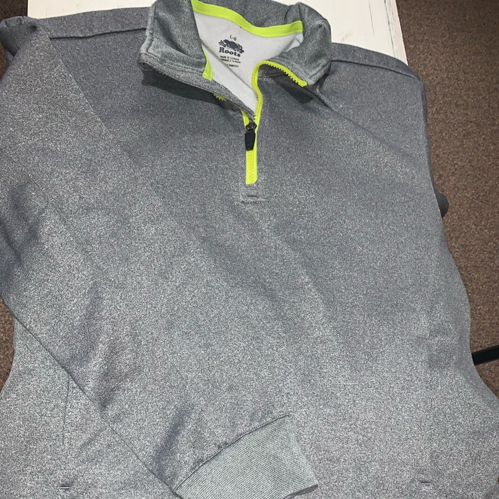 Roots Canada dryfit 3/4 zip sweatshirt